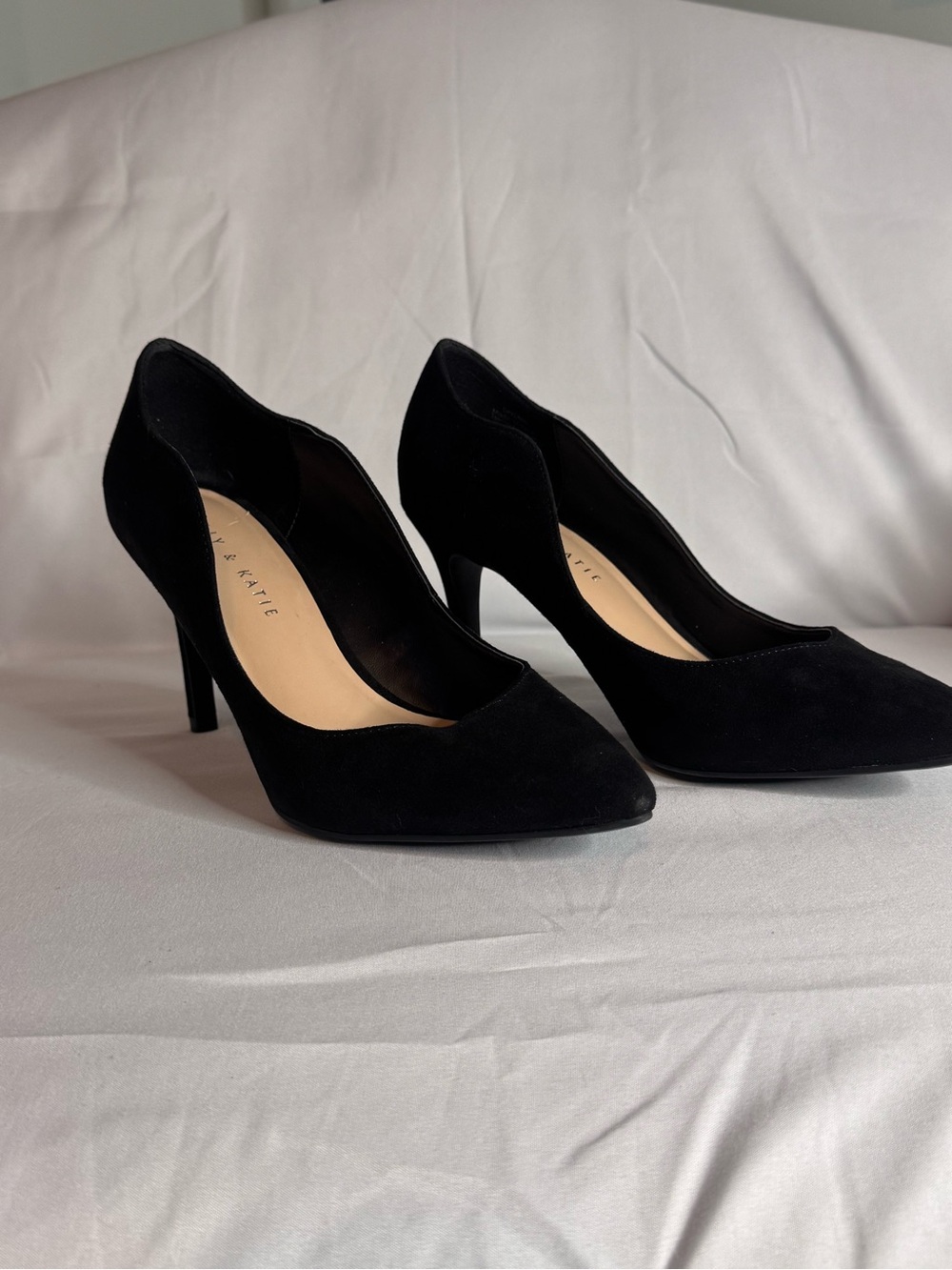 Kelly & Katie Black Faux Suede Punps